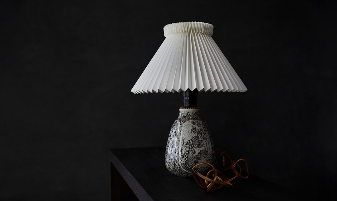 Photo handmade ceramic bedside lamp